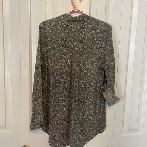 Camber & Grace Green Leaf Roll-Sleeve Blouse Size L - Picture 2 of 4